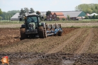 Fendt 820 met Lemken Varitansanit 7-schaar met vorrenpakker