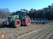 Fendt 828 met Lemken Varitansanit 7-schaar met vorrenpakker