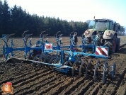 Fendt 828 met Lemken Varitansanit 7-schaar met vorrenpakker