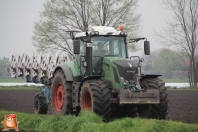 Fendt 828 met Lemken Varitansanit 7-schaar met vorrenpakker