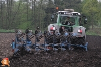 Fendt 828 met Lemken Varitansanit 7-schaar met vorrenpakker