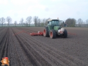 Fendt 509 met Accord bieten zaaimachine 