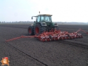 Fendt 509 met Accord bieten zaaimachine 