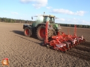 Fendt 818 met Accord bieten zaaimachine 