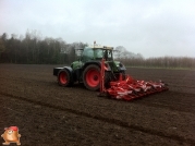 Fendt 818 met Accord bieten zaaimachine 