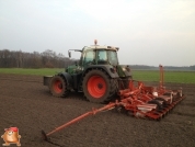 Fendt 818 met Accord bieten zaaimachine 