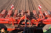 Fendt 820 met Accord bieten zaaimachine 