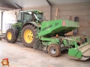 Johndeere 7920 met Hassia snarenbed pootmachine