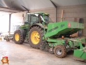 Johndeere 7920 met Hassia snarenbed pootmachine