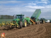 Johndeere 7920 met Hassia snarenbed pootmachine