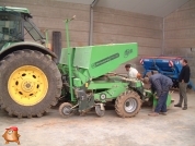 Johndeere 7920 met Hassia snarenbed pootmachine 