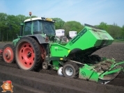 Fendt 820 met Hassia pootmachine